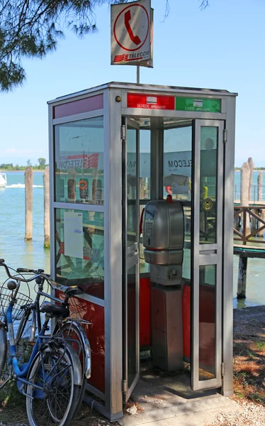 Treporti, Wenecji, Ve - Włochy. 14 lipca 2015 r.: włoski stary telefon — Zdjęcie stockowe