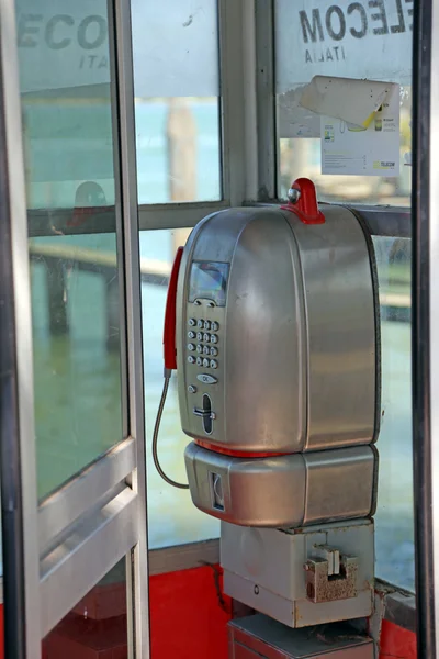 Treporti, Venecia, VE - Italia. 14 de julio de 2015: teléfono italiano antiguo — Foto de Stock