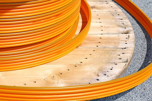 Bobina per canaline per fibre ottiche per connessione ADSL per — Foto Stock