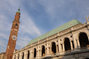 Vicenza İtalya Ana Meydanı denilen Piazza dei sinyorlar ve çan