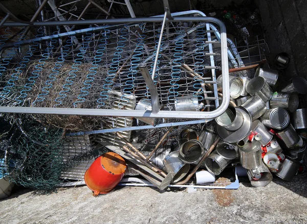 Sfondo di vecchi rottami di ferro nella discarica di impianto — Foto Stock