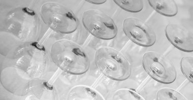 gözlük kadehi şeklinde kristal kırılgan dizi