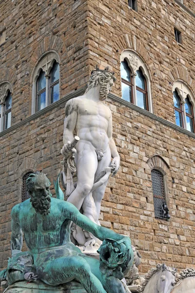 フィレンツェ ネプチューンの像が歴史的な噴水 — ストック写真