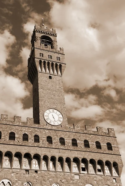 Florencia Italia Edificio histórico de la torre del reloj en la plaza principal de la ciudad — Foto de Stock