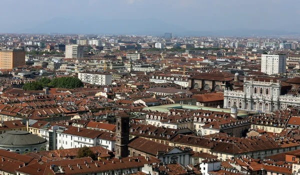 Panoramisch uitzicht vanaf de top van de stad Turijn in Italië — Stockfoto