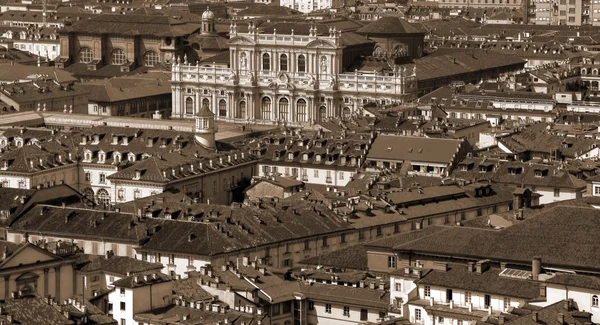 Blick von oben auf die Stadt Turin mit dem historischen Palast — Stockfoto