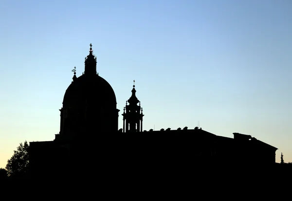 トリノの街近くスペルガ大聖堂の概要 — ストック写真