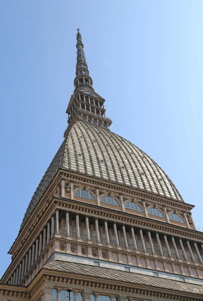 Edificio en la ciudad de Turín en Italia llamado MOLE ANTONELLIANA — Foto de Stock