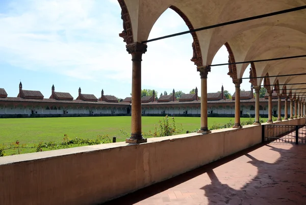 Magnífico claustro artístico de monjes en la Abadía llamado Cert — Foto de Stock