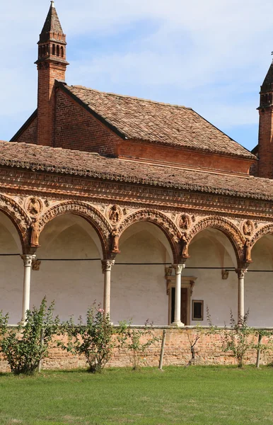 Cloître de l'abbaye appelée Certosa di Pavia — Photo