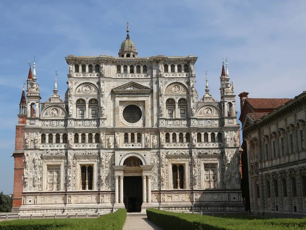 Facciata in marmo della Chiesa detta Certosa di Pavia in Italia — Foto Stock