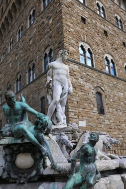 Neptün çeşme ve Palazzo Vecchio, Florence Anıtı