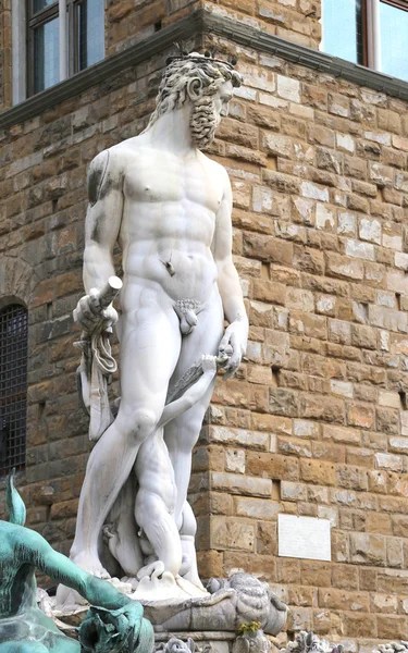 Wit standbeeld van Neptunus in Florence Italië — Stockfoto