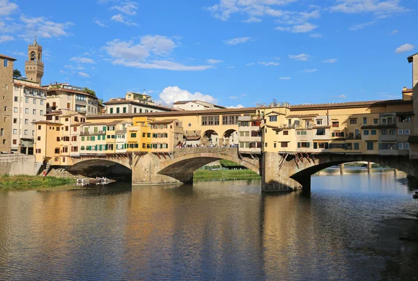 Αρχαία γέφυρα που ονομάζεται Ponte Vecchio της Φλωρεντίας — Φωτογραφία Αρχείου