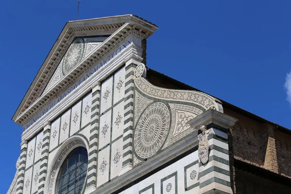サンタ マリア ノヴェッラ教会美術館と呼ばれるフィレンツェ イタリア教会 — ストック写真