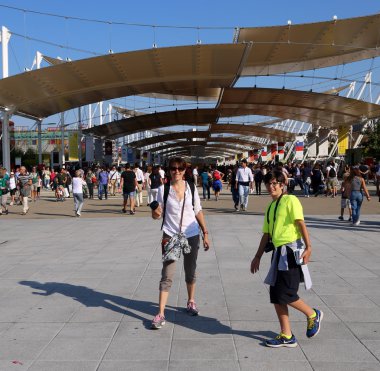 Milan, İtalya - 8 Eylül, 2015. Expo Milano. Main street cal