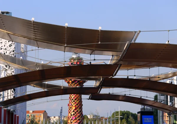 Milano, Italia - 8 settembre 2015. EXPO MILANO 2015. Albero di Li — Foto Stock