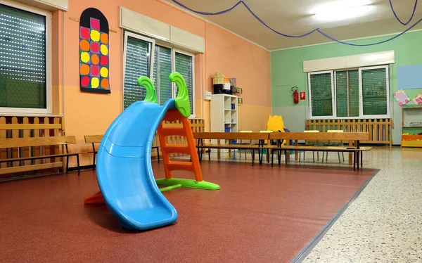 Large game room in a nursery with the plastic slide for children — Stock Photo, Image