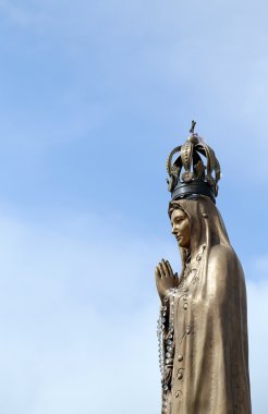 Bizim Bayan sıktı elleri olan ve değerli C eski heykeli