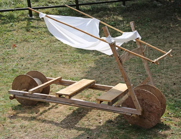 原始的旧石器时代的汽车制成的木材 — 图库照片