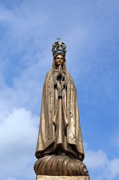 Alte Statue der Jungfrau Maria mit der kostbaren Krone — Stockfoto