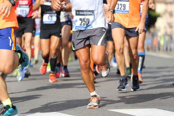 Vicenza, Itália. 20 Setembro 2015. Maratona corredores na estrada — Fotografia de Stock