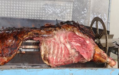 Festival süresince tükürmek bir boğa ile et lokantası