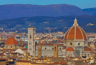 Çan kulesi sanatçısı Giotto ve muhteşem kubbeli mimar Brunelleschi 'nin muhteşem manzarası çok canlı renkler ve çok detaylı