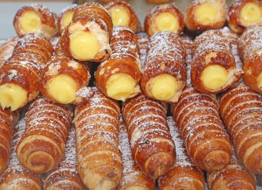 hamur işleri ve mı pazarlıyorsun muhallebi pasta içinde listelenen