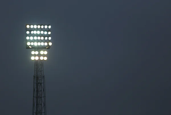 Proyectores de torre con muchas luces — Foto de Stock