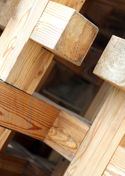 Zázemí velké kusy dřeva a dřevěných prken — Stock fotografie