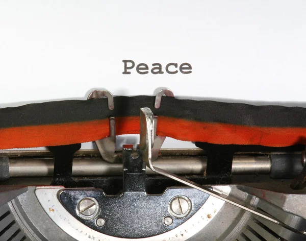 Fred skrivet med svart bläck med skrivmaskinen — Stockfoto