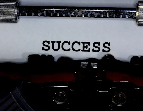 Sukces napisane z czarnym tuszem z maszyny do pisania — Zdjęcie stockowe