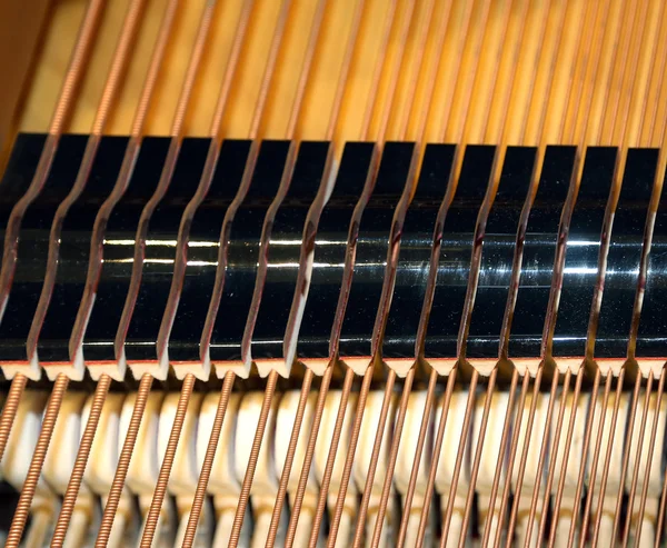 Inside of a piano with little hammer and strings — Stock Photo, Image