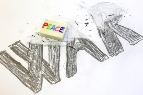 Eraser med skriftlig fred tar bort skriftliga kriget — Stockfoto