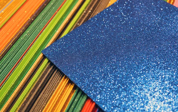 Разноцветная бумага блеск для украшения и декупажа — стоковое фото
