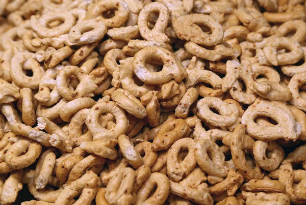 Viele echte Taralli italienische Biolebensmittel zum Verkauf in Bäckereien — Stockfoto