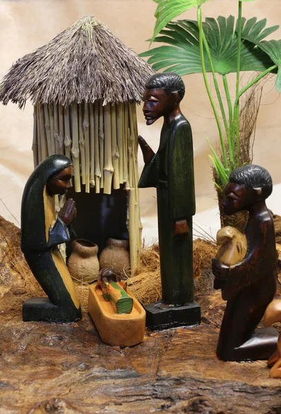 Afrikanische Krippe mit Jesuskind Josep und Maria — Stockfoto