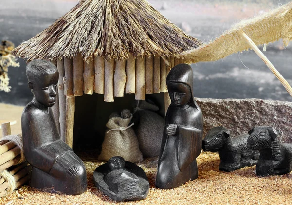 Nativité africaine scène avec bébé Jésus Joseph et Mary dans une cabane — Photo