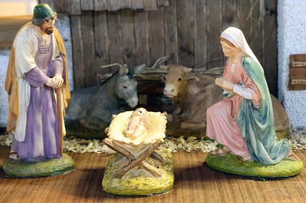 Presépio napolitano com o bebê Jesus Maria e José no — Fotografia de Stock