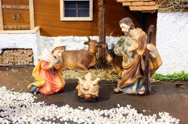 Kerststal met baby Jesuswith St Mary St Joseph en ox met — Stockfoto