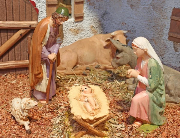 Classic nativity scene with baby Jesus in the manger with Mary J — Stock Photo, Image