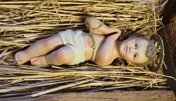 Estatua antigua del bebé Jesús recién nacido —  Fotos de Stock