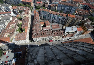 Turin Mole Antonelliana ve kulenin gölgesi