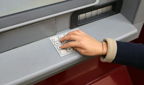 Hand and numeric keypad of the ATM to withdraw money — Stok fotoğraf