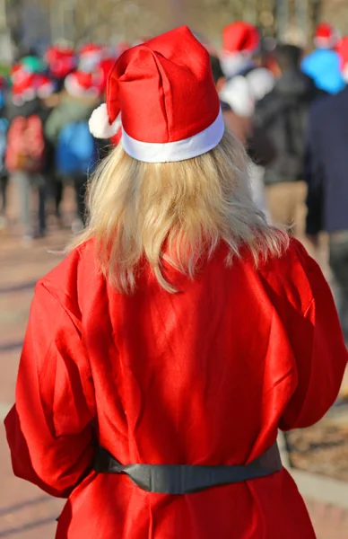 Piękna Blondynka Kobieta w stroju Świętego Mikołaja — Zdjęcie stockowe