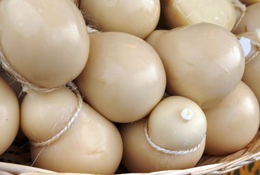 peynir caciocavallo tipik çanak İtalya'nın formları