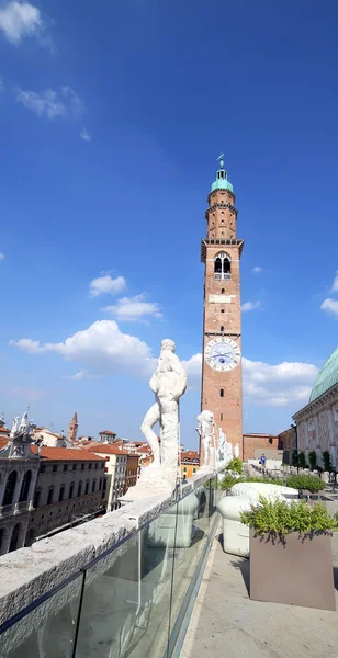 Torre del reloj de la Basílica de Palladiana en Vicenza (Italia) — Foto de Stock