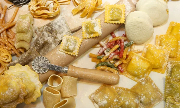 Homemade pasta in Italy with egg and flour — Stock Photo, Image