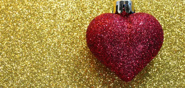 Shiny red heart on golden background shining — Stock Photo, Image